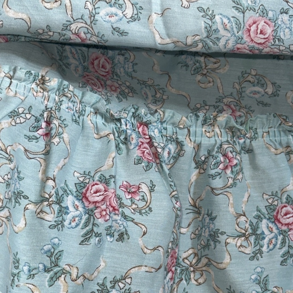 Vintage 70s 80s JCPenney 70"‎ Round Ruffled Tablecloth Blue Pink Rose Ribbon USA - Picture 3 of 5